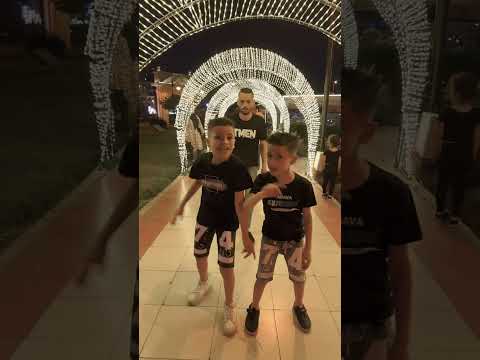 عندي شكة هنا 