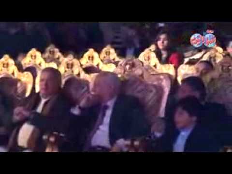 حكيم ساعة التلاقي حفل القرية العالمية بدبي    