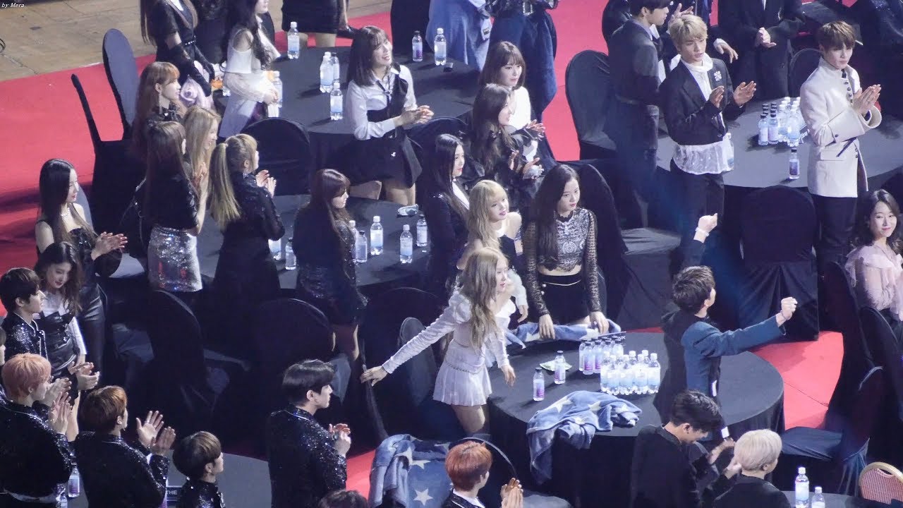 190123 블랙핑크(BLACKPINK),아이콘(iKON) 음원상 수상소감 Reaction [4K] 직캠 Fancam (2018 가온차트어워드) by Mera