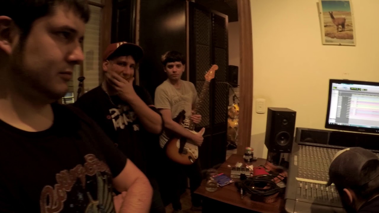 Doña Clotilde Rock - Me da igual (vídeo oficial)