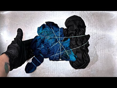 How to Muck Dye - Tie Dye Paw Print Design on my Chiweenie's New Dog Bed Cover!
