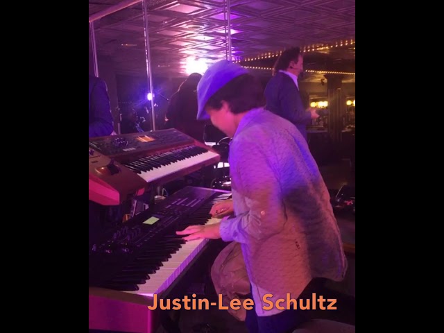 Justin Lee Schultz - Angela (Theme From Taxi) featuring Bob James