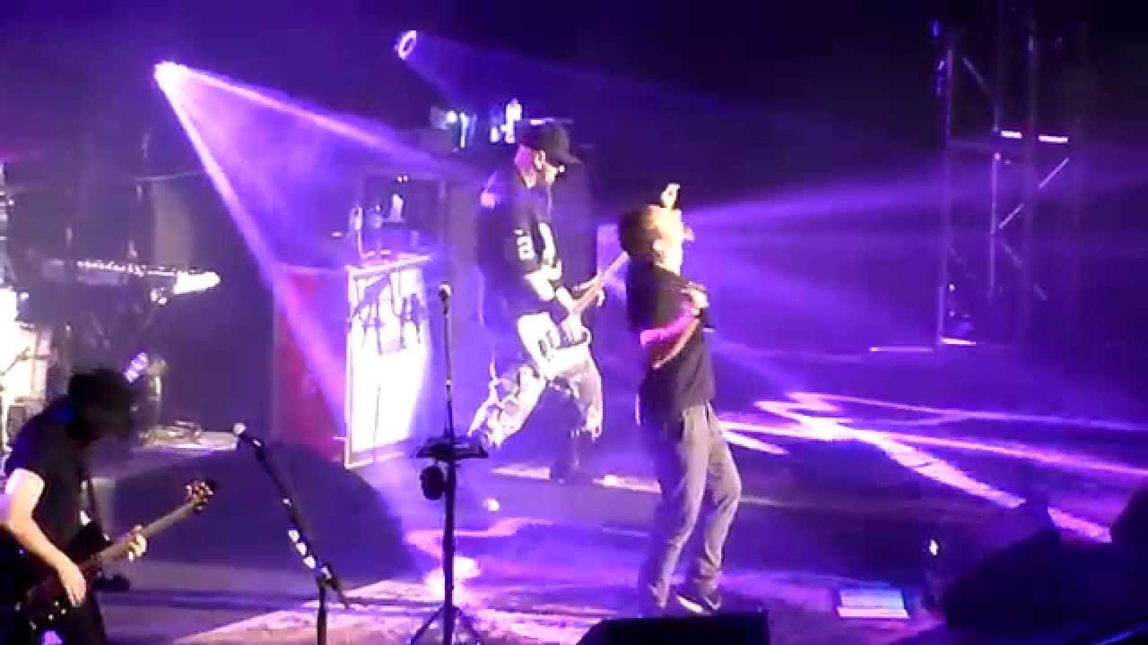 System Of A Down Spiders (HD) (Live Ziggo Dome, Amsterdam, 17042015) YouTube System Of A Down Spiders (HD) (Live Ziggo Dome, Amsterdam, 17042015) YouTube