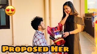 I PROPOSED MY GIRLFRIEND || PROPOSING MY GIRLFRIEND IN FRONT OF PEOPLE * SHE CRIED 😭 *