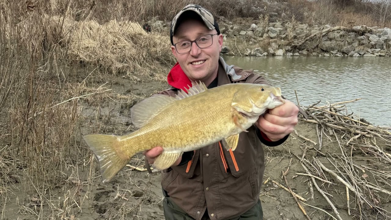 Big WNY Smallmouth Bass Fishing in FEBRUARY! #smallmouth #fishing #bassfishing