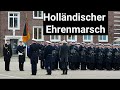 Inspekteur der Marine schreitet zu Präsentiermarsch Front der Marineoperationsschule ab