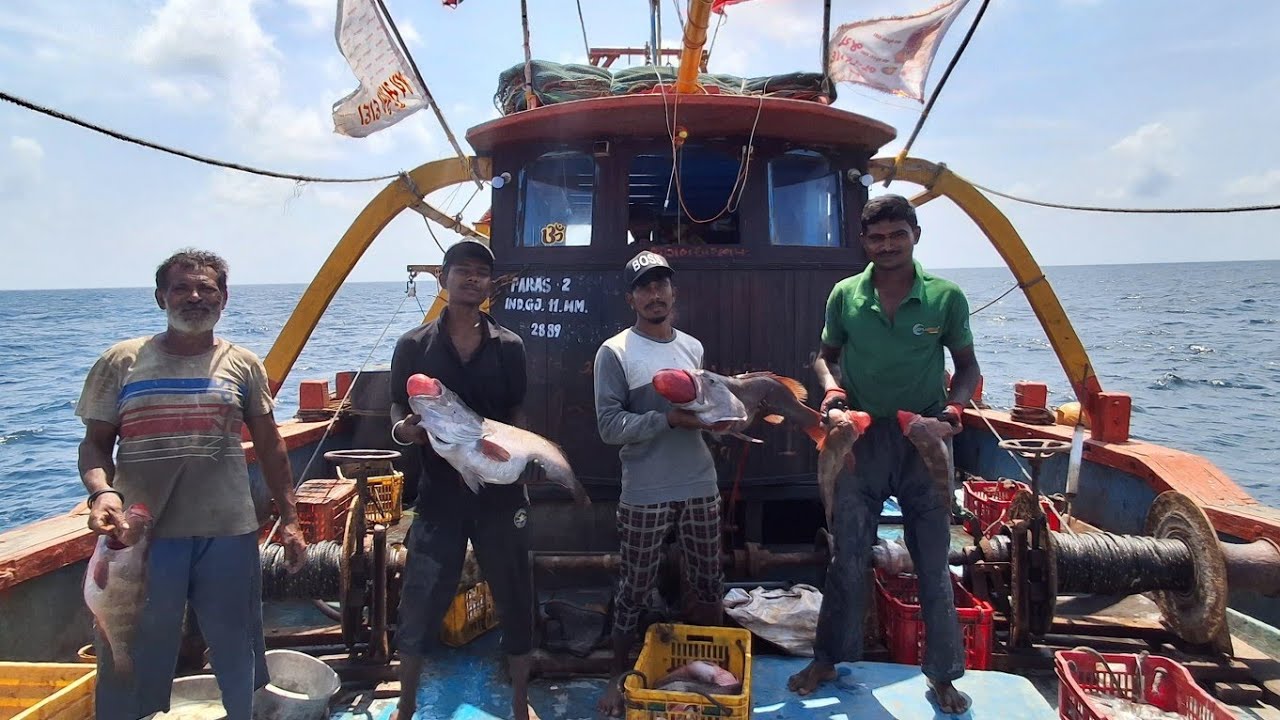 દરિયામાં 18 દિવસ 🧭||જમવાનું 🍲🍲||fishing time😍