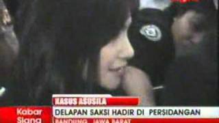 Cut Tari Jadi saksi di sidang ariel