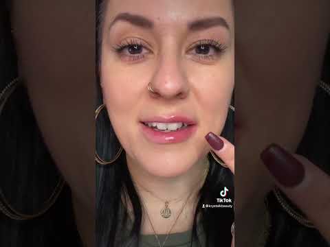 Video: Is lip plumping gloss permanent?