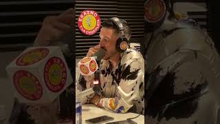 Ricky Muñoz reacciona a que El Flaco canto una de sus canciones. 🔥