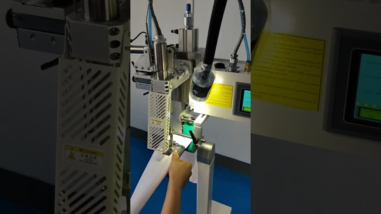 To Weld 340gsm PVC Flex Banners Hem with Hot Air Welder At Speed 10 Meters Per Minute