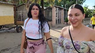 Jasmin Aragón Y Wendy Méndez Van Rumbo A Comprar Comida Típica Salvadoreña - El Salvador Sv