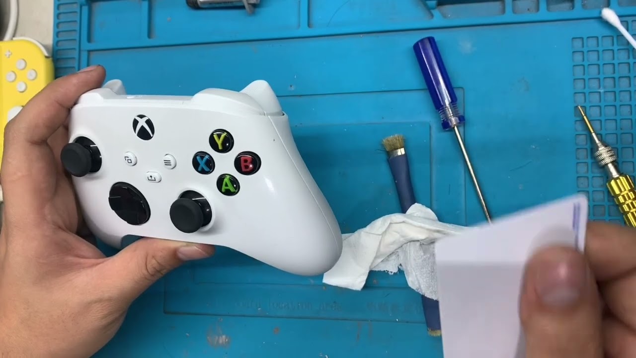Como dar mantenimiento a tu control de Xbox Series S 