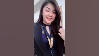 Tiktok  cewek cantik lagu hits 'bagaikan langit di sore hari