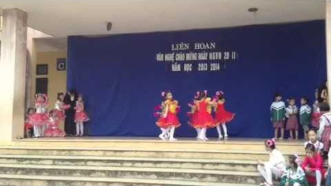 Bông hồng tặng cô - lớp 1B Trường tiểu học Xuân Mai B