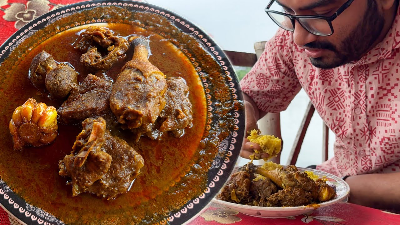 Eating Lunch(Rice & Spicy Duck Curry) With Friends at Bithir Ma Pitha Ghor, Nila Market, 300 Feet