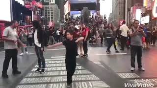 Ингуш танцует лезгинку в США на Манхеттене/ Lezginka in Times Square,New York