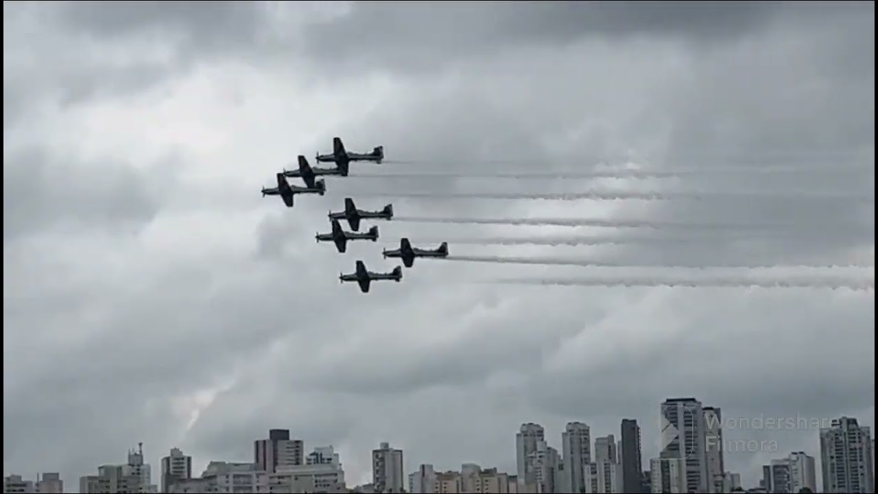 AEROPORTO CAMPO DE MARTE SBMT DOMINGO AÉREO PASSAGEM DA ESQUADRILHA DA FUMAÇA