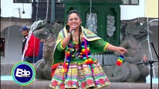 YOLITA FLOR - LAGUNITASCHA