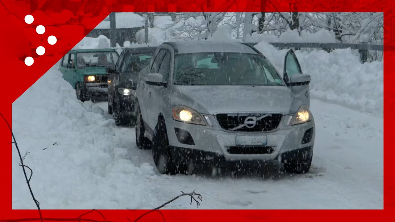 Auto in difficoltà a Macugnaga: quasi un metro di neve al suolo