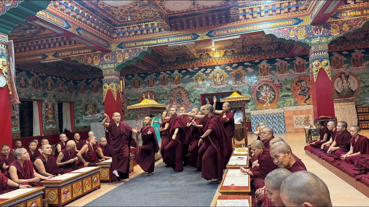 ཀོ་པན་དགོན་དུ་རང་རེའི་བཙུན་མ་ཚོའི་རྣམ་འགྲེལ་ཆོས་ཐོག་གི་རྩོད་སྒྲ་ཆེན ...