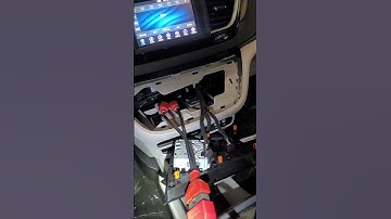 2019 Chrysler Pacifica security gateway module connector for Autel scanner.