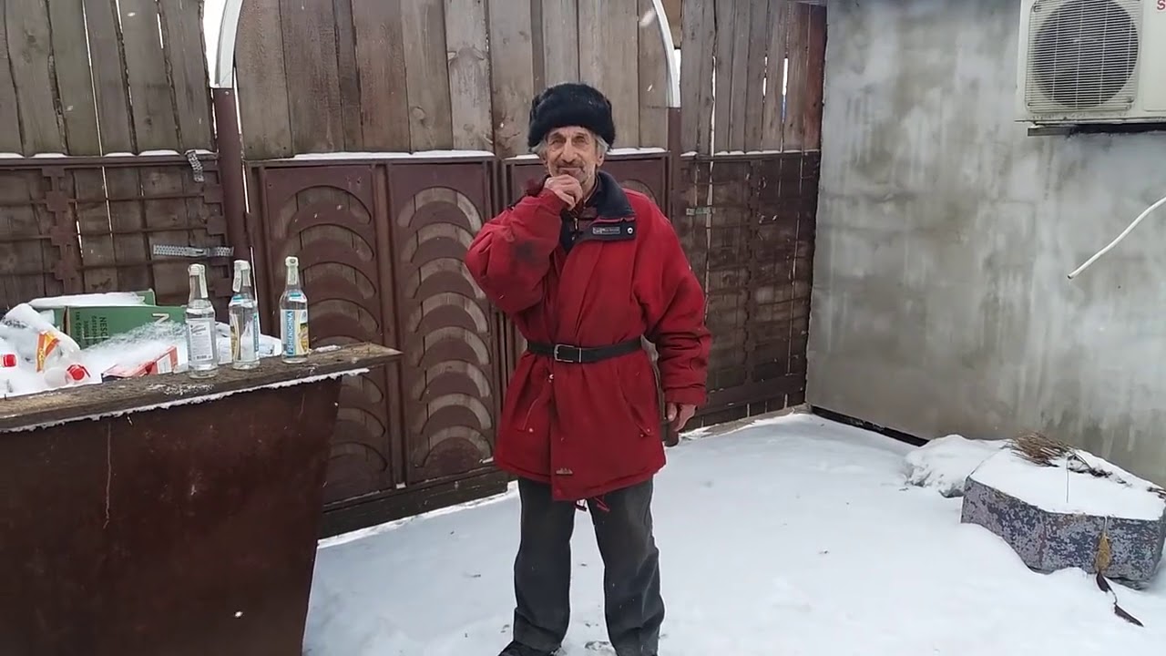 Пьянка с друзьями. Мужик выпивает три. Мужик выпивает три. Мужик выпивает три. Мужик выпивает три.