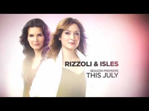 On the set of Rizzoli & Isles [Season 2] Lee Thomp...