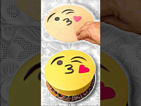 Emoji Cake 😘