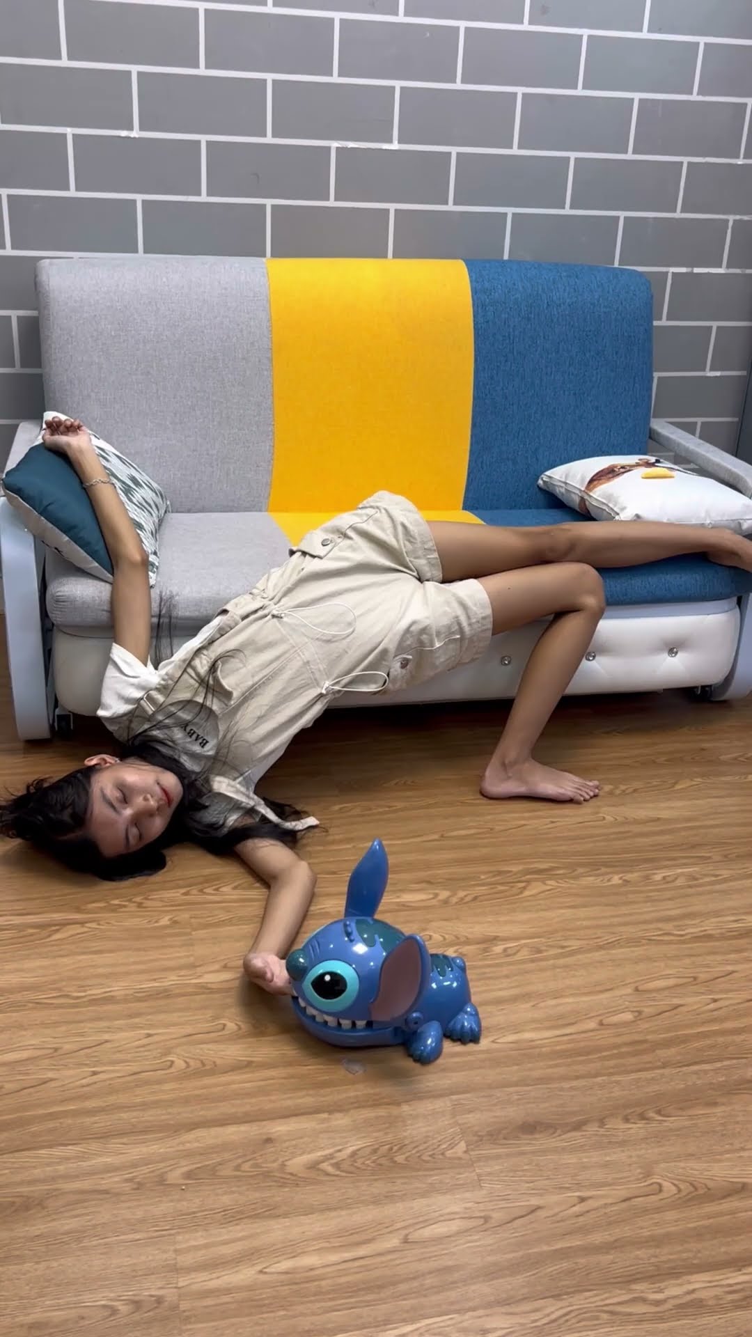 Su Hao comedy: Nom Nom Shark Attacks ?