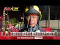 1死2傷！ 特斯拉衝國道護欄「斷2截狂燒」 駕駛輕傷冷回：就打滑