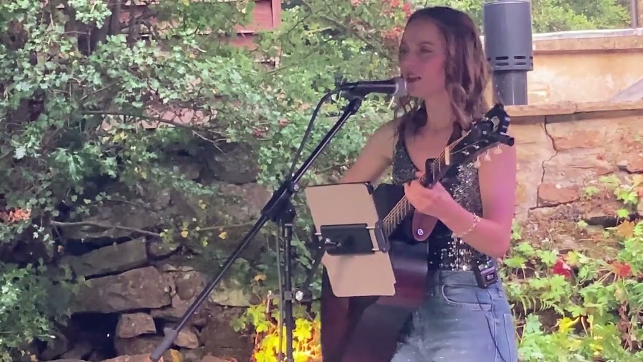 Acoustic Covers Showreel by Rachel Makena - 7 song montage