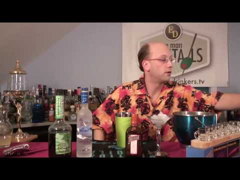 Video: Cum Se Face Un Cocktail Alcoolic „Black Russian”