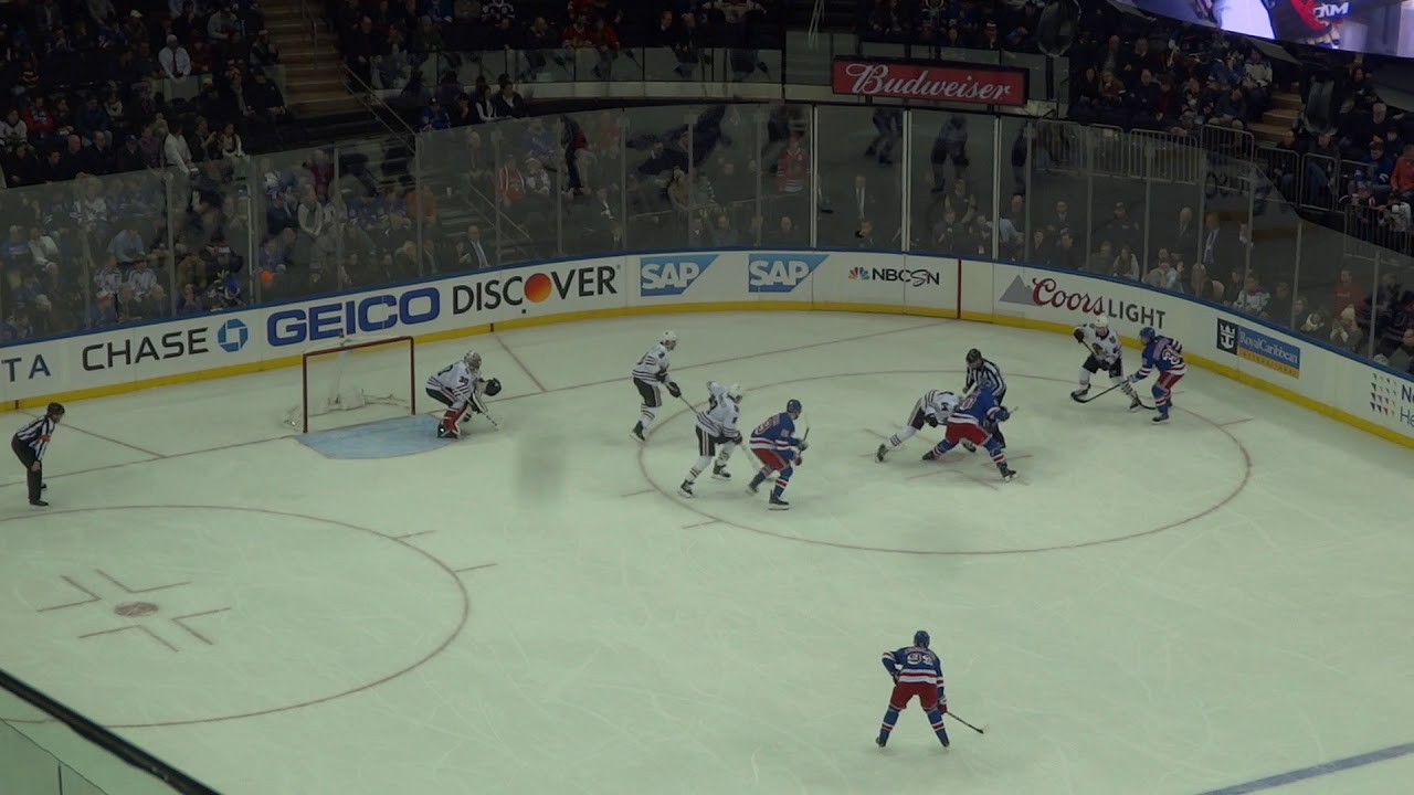 Master of Puppets at the hockey! YouTube