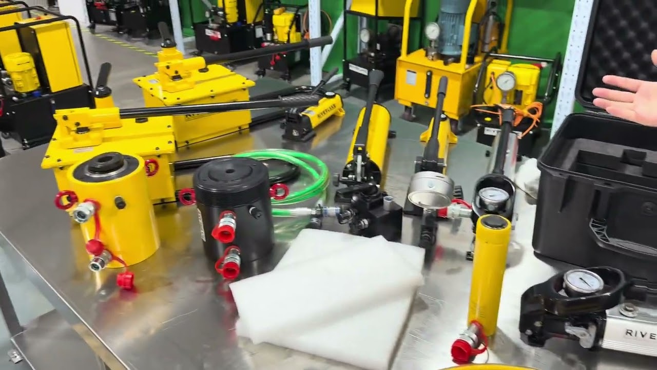 Набор инструментов для гидравлического цилиндра и насоса