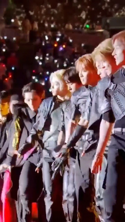 Stray Kids and ATEEZ in the building🤩 #straykids #skz #ateez