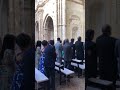 NOVIA CANTA EN EL ALTAR. MUY ROMÁNTICO!