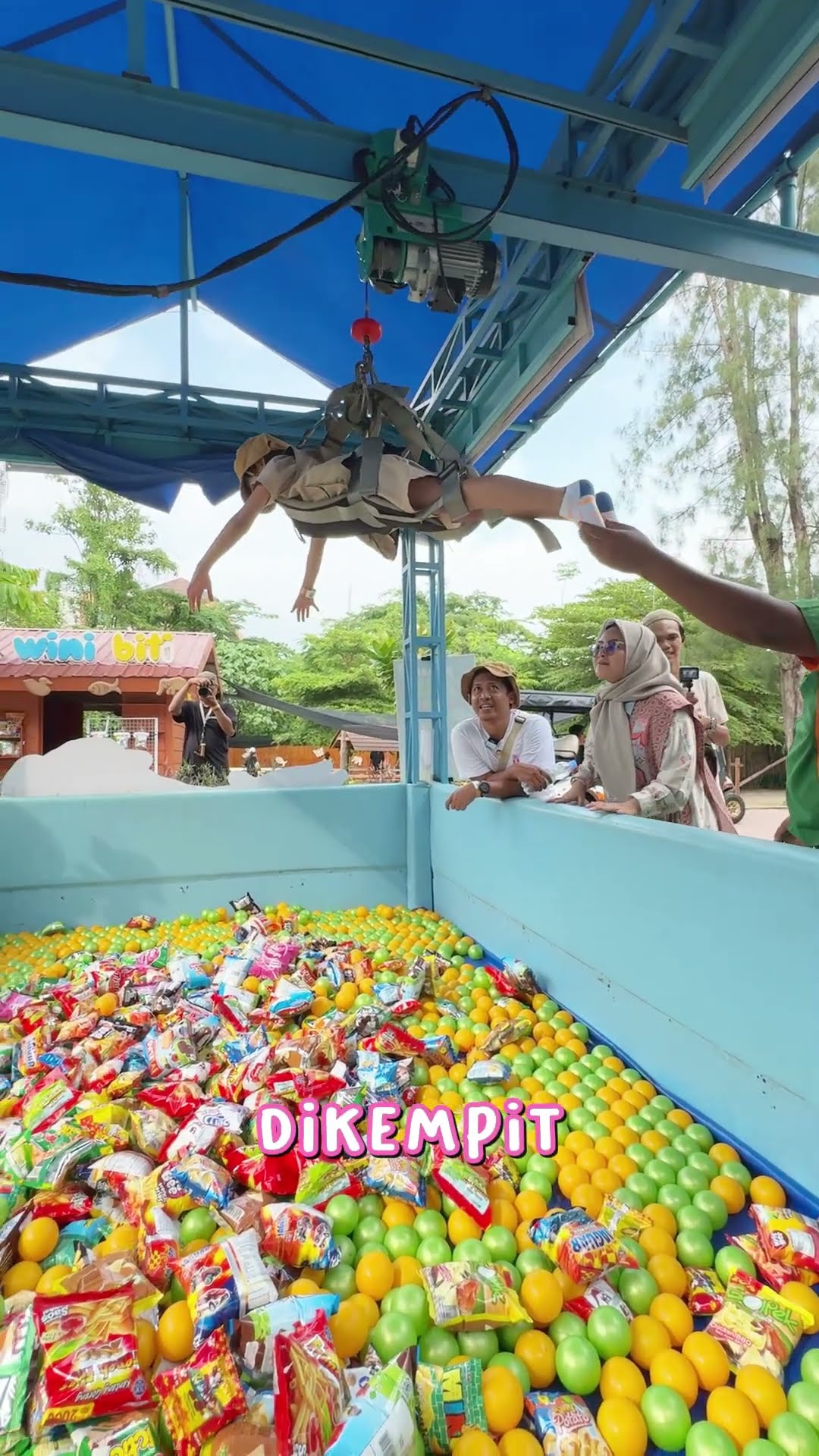 PERTAMA KALI LEIKA MAIN CAPIT MANUSIA ?? DAPET JAJANAN BANYAK!! #leika #shorts