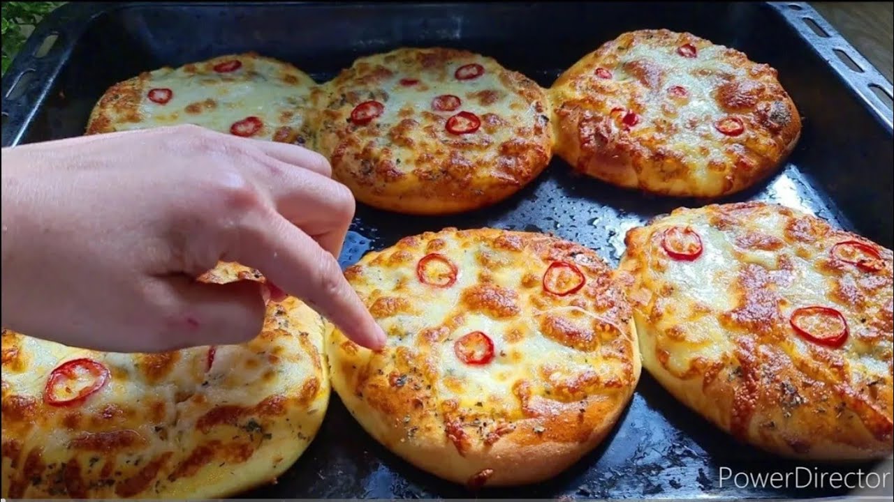 جربيها غتولي مدمنة عليها احسن من بيتزا بلا مجهود دون دقيق ابيض خفيفة بحال ريشة كذوب فيالفم / معجن..