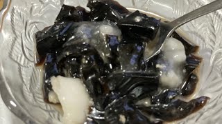 វិធីធ្វើតៅកឺ ឬចាហ៊ួយខ្មៅ- How to make grass jelly [Theavy kitchen]