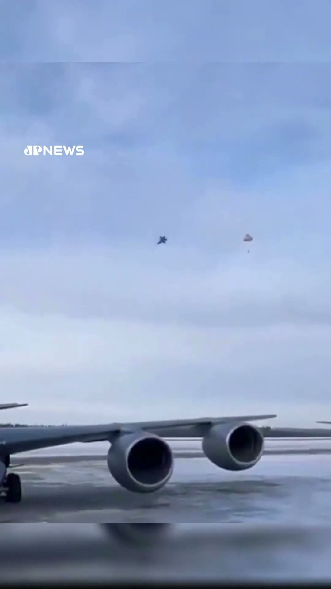 Caça dos EUA explode no Alasca, piloto se ejeta e sobrevive; assista