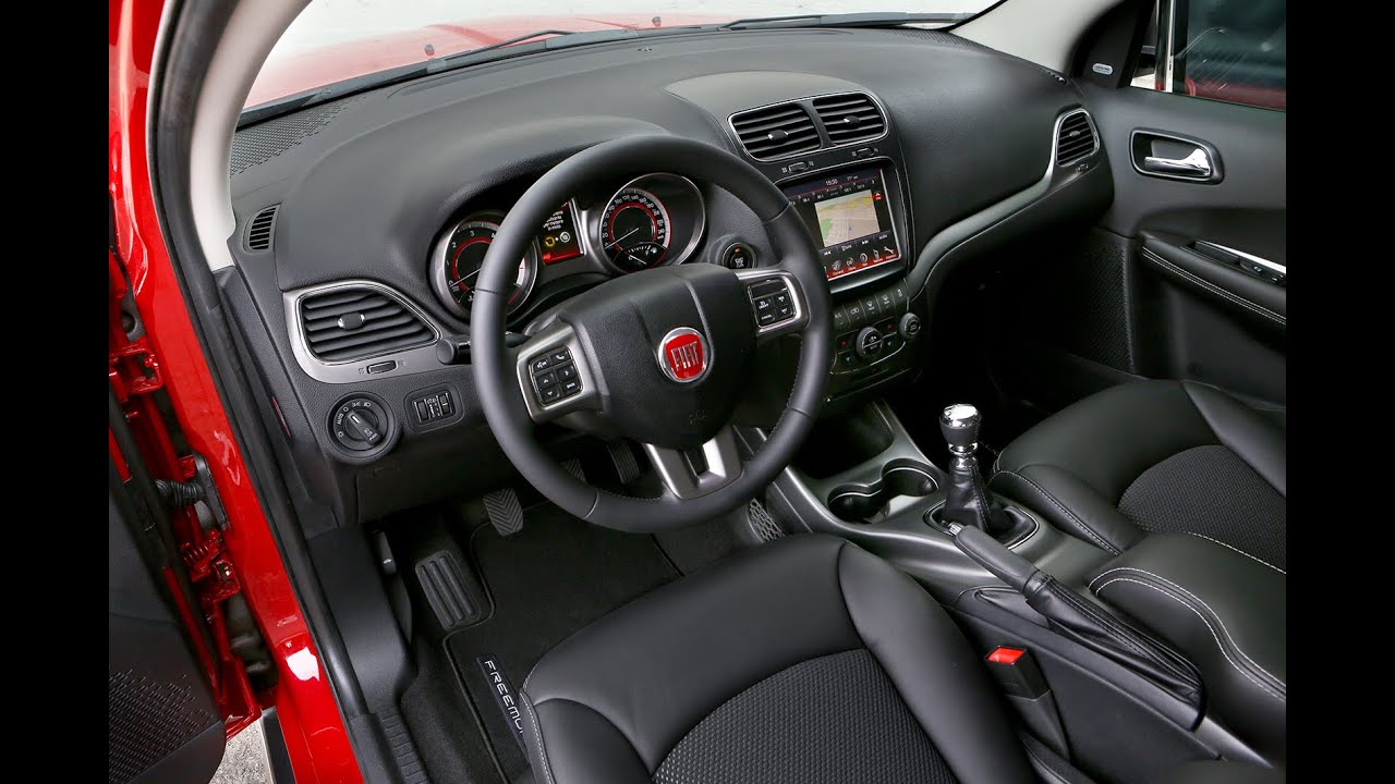 Fiat Freemont Cross Interior