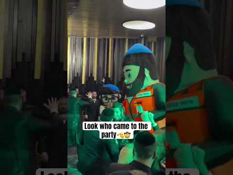 Look who came to the party🫡🤠(Ari Brand)