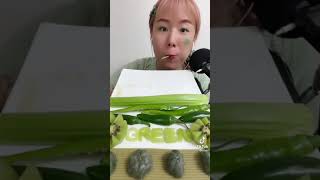 Çinli Kız Yemek Yeme Videosu Yeşil