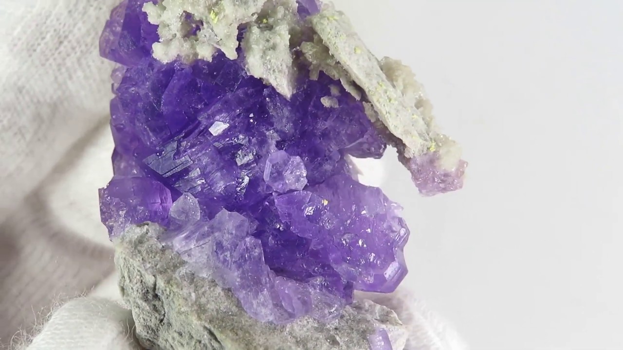 イタリア Monte Arsiccio Mine産 コキンバイトの母岩付き結晶（原石