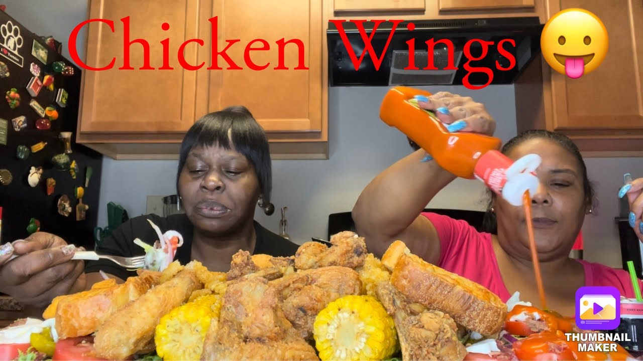 Жареные куриные крылышки по-южному с салатом 🥗, кукурузой 🌽 в початках, картофелем фри и чесночны...