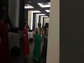 Pedida de mano tras regalar el ramo, la novia a su amiga, en La Carolina