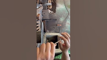 Tôi làm con dao bằng thép trục tàu ngầm chặt sắt như thái đậu phụng vậy thật hiếm có trên thế giới