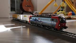 Die TWB: Roco RE193 SBBCI unterwegs mit Containertragwagen
