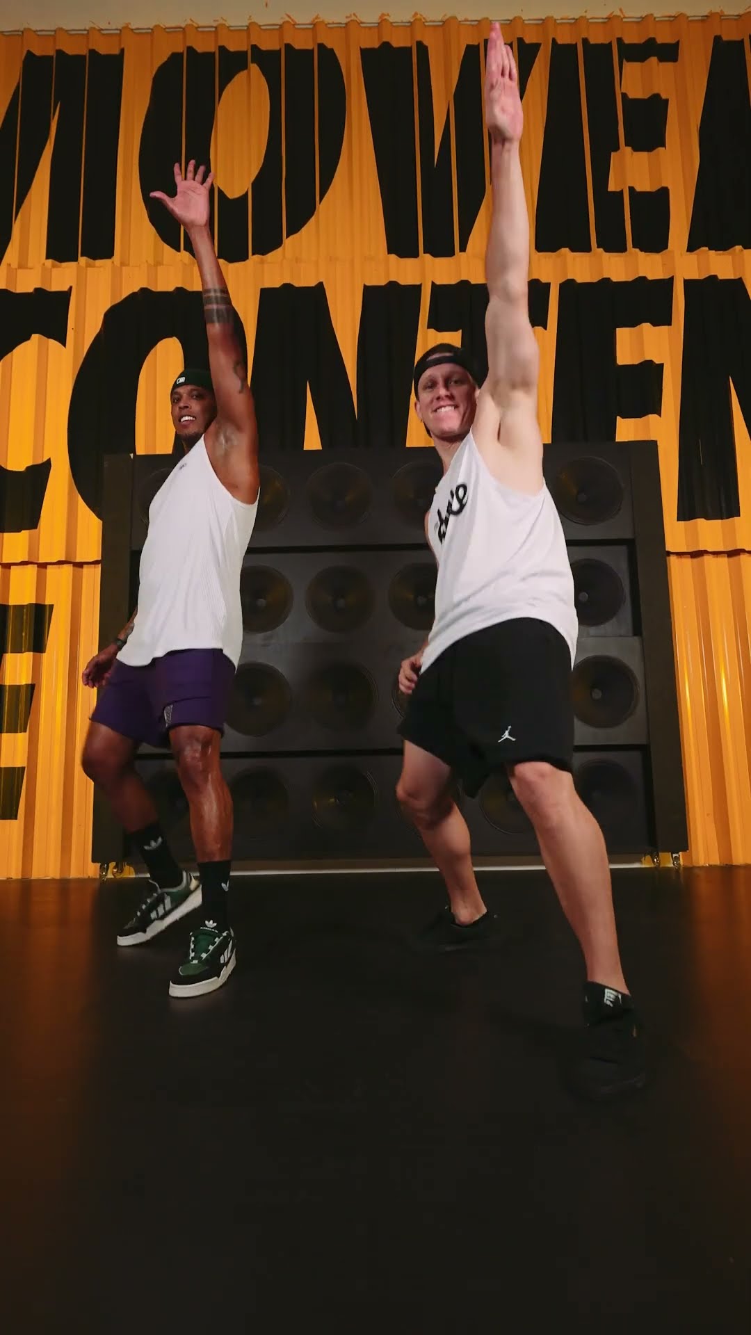 Todo mundo off pra romance?? | FitDance